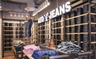 美 아메리칸 이글, 국내 1호점 매장 오픈