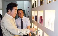 이낙연 전남도지사, 손 세정제 업체 생산라인 점검