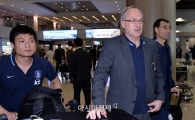 [포토]입국장 나서는 슈틸리케 감독
