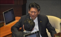 [포토]본회의 출석한 정청래 의원
