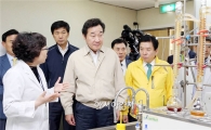 이낙연 전남도지사, 바이오·건강기능식품 강소기업 잇단 방문