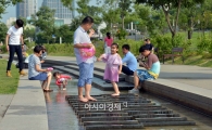 [포토]더위 식히며 '가위바위보'