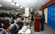 [포토]임종룡 금융위원장, 서민금융지원 강화방안 브리핑 