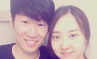 박지성·김지민 런던 신혼생활 … 김밥말기에 찜닭까지?