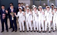 [포토]귀국 후 손 흔드는 여자 축구대표팀