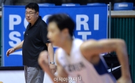 [포토]최종훈련 지켜보는 이민현 감독