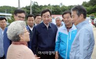 [포토]보성 마을이장과 대화하는 정종섭 행자부 장관