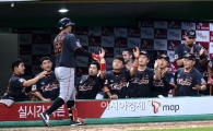 [포토]김태균, '달아나는 솔로 홈런'