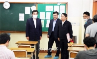 [포토]이낙연 전남도지사, 공무원 임용 필기시험장 방문