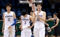 [포토]박수치는 이승현, '한·일전은 승리로 장식했어!'