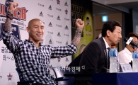 [포토]차두리, '최강희 감독 호명에 두 팔 번쩍!'