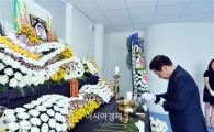 버스 추락사고로 숨진 김철균 지방공업사무관 추모하는 윤장현 광주시장 