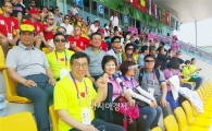 [광주U대회]국제우호친선협회단장들,  충주탄금호서 각국 선수단 응원
