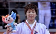 [포토]김성연, 'U대회 금메달 목에 걸었어요'