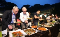 [광주U대회]각국 대표단장, 사찰음식 맛있어요