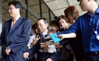 [포토]검찰로 향하는 박성철 신원그룹 회장