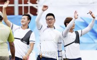 [광주U대회]한국남자 양궁 리커브 단체, `금메달` 획득 환호