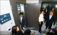 [포토]유승민 사무실 찾아가는 김무성 대표