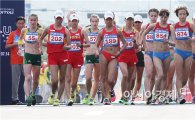 [포토]광주U대회, 힘차게 달리는 여자 20km 경보선수들