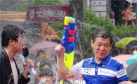 [포토]광주 물총축제즐기는 윤장현 광주시장