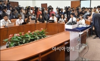 [포토]인사하는 김무성 대표
