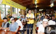 [포토]최영호 광주시 남구청장, 초복 맞이 복지시설 배실봉사