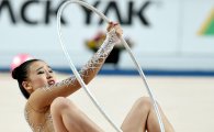 손연재, 리본 꼬이고…'최악의 경기'에도 올림픽 출전권 획득