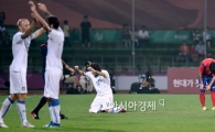 [포토]고개숙인 축구대표팀