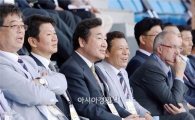 [포토]윤장현·이낙연 시도지사, 축구결승 관람