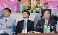 [포토]한국축구 관전하는  윤장현·이낙연 시도지사
