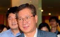 [포토]회의장 나서는 홍완선 국민연금 기금운용본부장