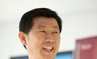 팬오션 25개월만의 새출발…기수 잡은 김홍국 회장