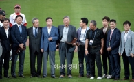 [포토]김응용 전 감독, '타이거즈 OB들과 함께'