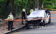 [포토]삼청동 감사원 앞 전소된 산타페 차량