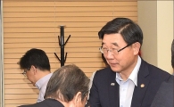 [포토]공공기관장 만나는 이기권 장관