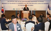 [포토]허창수 전경련 회장, 온두라스 대통령과 환담
