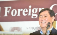 [포토]밝게 웃는 최경환 경제부총리 