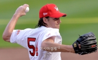 [포토]역투하는 SK 선발 세든
