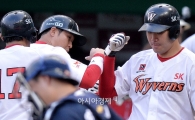 [포토]최정, '너도 하나 넘기고 와!'