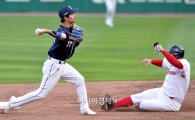 [포토]오재원, '병살로 마무리!'