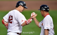 [포토]정상호, '추가 투런포 신고합니다'