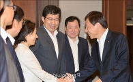 [포토]경제동향간담회 참석하는 이주열 총재