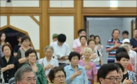 [포토]국민의례하는 문재인 대표
