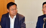 [포토]이기권-김영배, '무슨 대화 중?'