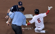 [포토]김재호, '도루는 어림없지!'