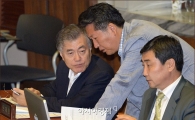 [포토]이야기하는 문재인·정청래