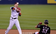 [포토]손주인, '완벽한 병살 찬스야'