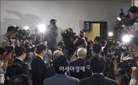 [포토]국회 정보위 출석하는 이병호 국정원장
