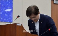 [포토]인사하는 최양희 장관