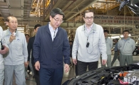 이기권 장관, 르노삼성 부산공장 격려방문…"노사대타협 방향 보여준 것"극찬